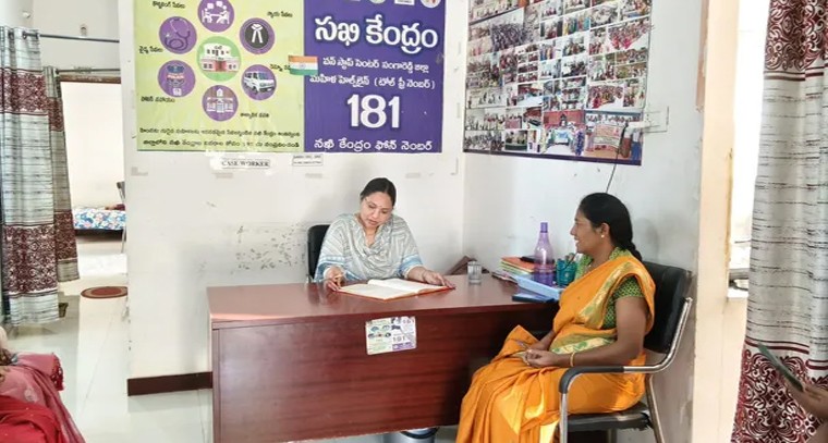 సఖి కేంద్రంలో సర్ప్రైజ్ తనిఖీ: మహిళల భద్రతకు కొత్త ఆవిష్కరణలు!
