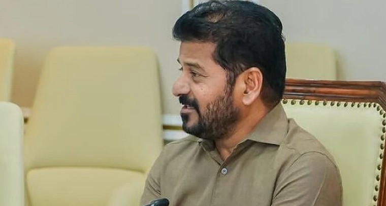 విధుల పట్ల నిర్లక్ష్యం వహిస్తే వేటు తప్పదు: మున్సిపల్ అధికారులకు సీఎం రేవంత్ రెడ్డి స్ట్రాంగ్ వార్నింగ్

