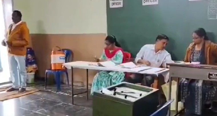 ఖమ్మం జిల్లాలో గ్రామ పంచాయతీ ఎన్నికల తొలి దశ పోలింగ్ సజీవంగా.. ఓటర్ల ఉత్సాహం అద్భుతం

