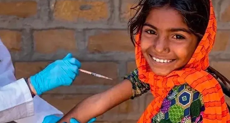 బాలికలకు రక్షణ కవచం.. వచ్చే నెల నుంచే ఉచితంగా క్యాన్సర్ నిరోధక టీకాలు!

