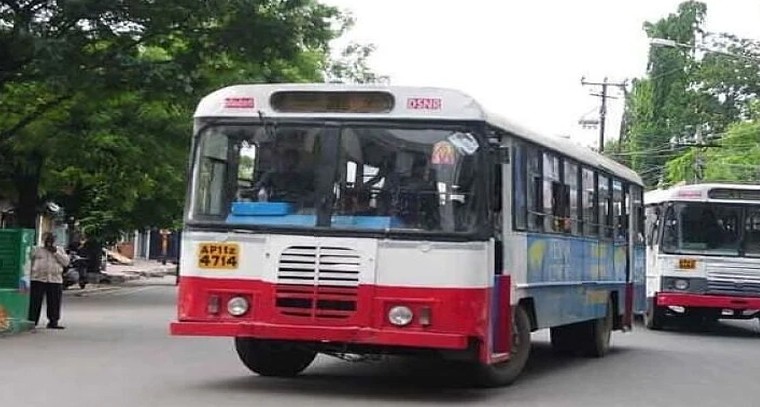 మహిళల ఉచిత బస్సు పథకం.. ఎంపవర్మెంట్‌కు మధ్యలో రద్దీ సమస్యలు!

