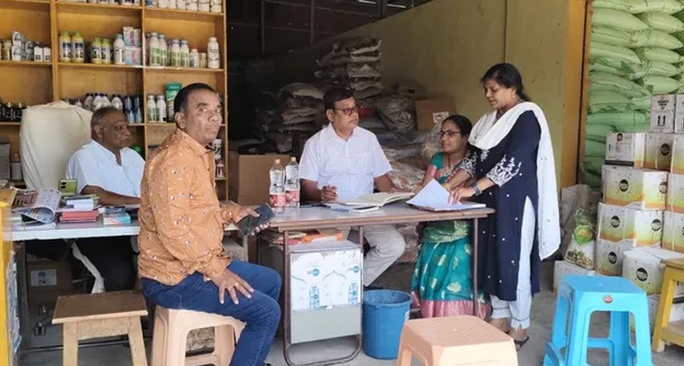 రైతులకు శుభవార్త.. జిల్లాలో పుష్కలంగా యూరియా నిల్వలు - తనిఖీల్లో వెల్లడించిన వ్యవసాయ అధికారి శ్రీధర్ రెడ్డి

