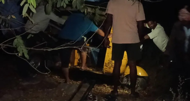 జగిత్యాల జిల్లాలో ఘోర రోడ్డు ప్రమాదం: ఆటోను ఢీకొట్టిన గుర్తుతెలియని కారు

