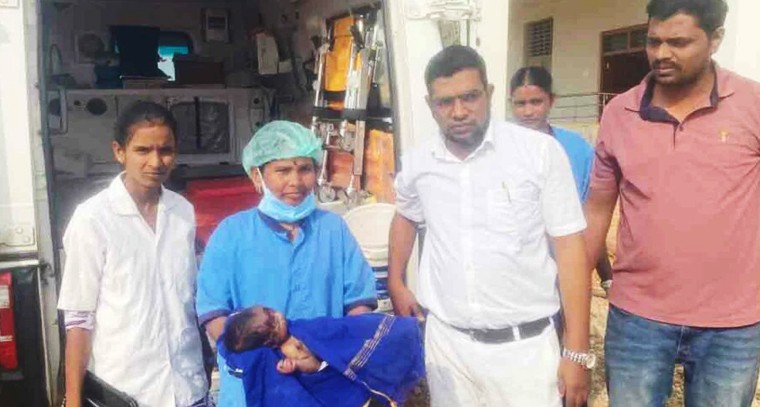 ముళ్ల పొదల్లో ఏడుస్తూ బ్రతికిన నవజాత బిడ్డ… మానవత్వం మళ్లీ గెలిచింది!

