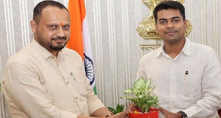 ఖమ్మం జిల్లా ఇన్ఛార్జ్ డీఆర్డీఓగా బాధ్యతలు స్వీకరించిన కొండపల్లి శ్రీరామ్

