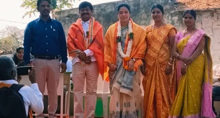 చిన్నచెల్మెడ పాఠశాలకు సర్పంచ్ గాయత్రి కృష్ణ చేయూత: ఘనంగా సన్మానించిన ఉపాధ్యాయ బృందం

