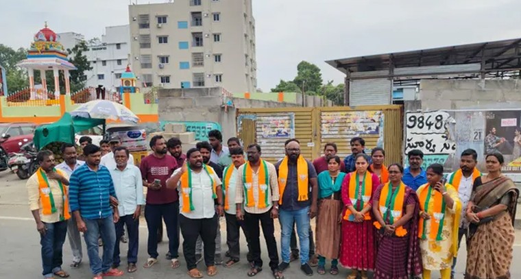 ఆలయ గర్భంలో మద్యం షాపు కాదు.. హిందువుల ఆక్రోశం ఫలించింది!

