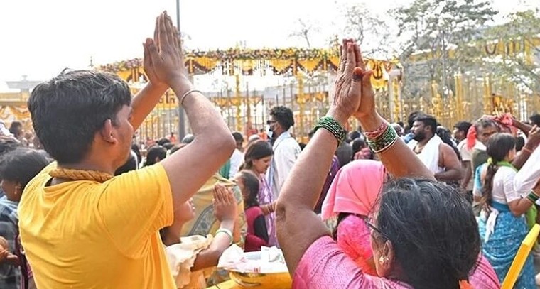 వనదేవతల రాకతో పులకించిన మేడారం: గద్దెలపైకి కొలువుదీరనున్న సారలమ్మ, సమ్మక్క!

