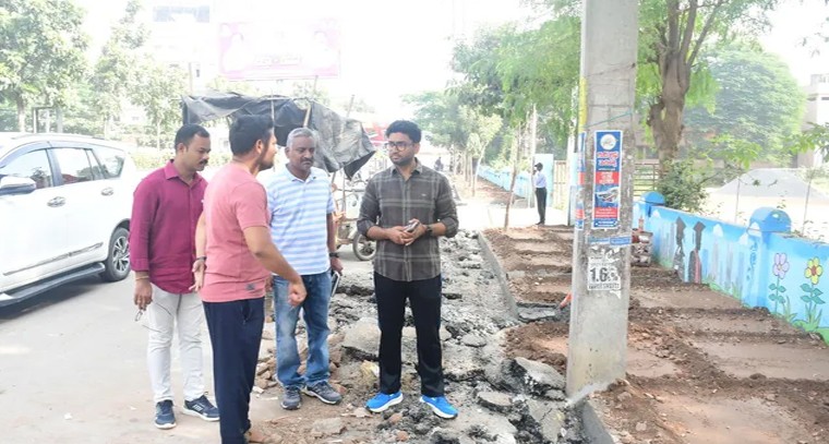 ఖమ్మం నగరానికి కొత్త రూపం.. ఫుట్‌పాత్‌లతో పాదచారులకు సురక్షిత ప్రయాణం!

