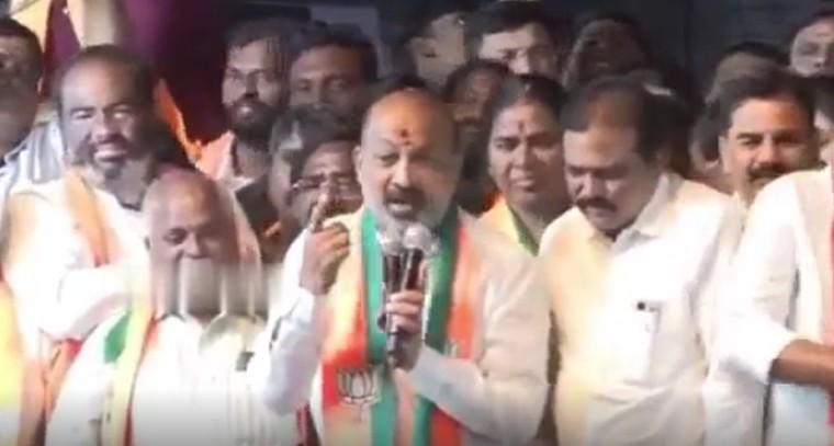 జూబ్లీహిల్స్ ఉప ఎన్నికల్లో బండి సంజయ్ సంచలన వ్యాఖ్యలు.. పేరు మార్పు వివాదం

