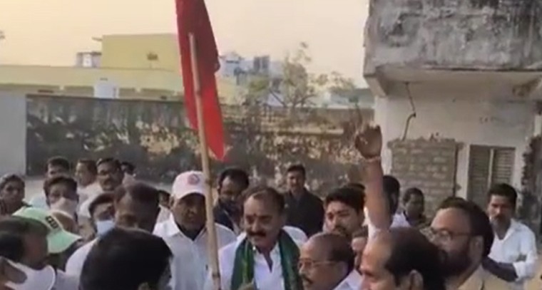 ఖమ్మం మార్కెట్‌లో స్థిరంగా మిర్చి ధరలు.. స్వల్పంగా పెరిగిన పత్తి ధర

