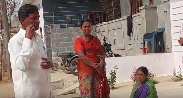 దుబ్బాక సమరంలో స్వతంత్ర అభ్యర్థి జోరు: మల్లాయిపల్లిలో ఆస కవితా రాణి విస్తృత ప్రచారం

