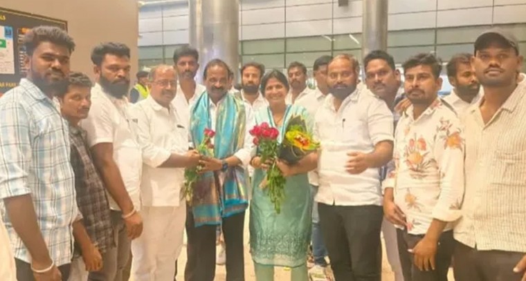 ఖమ్మం గడ్డపై పువ్వాళ్ల దుర్గాప్రసాద్‌కు ఘనస్వాగతం: ఆస్ట్రేలియా పర్యటన ముగించుకుని రాక

