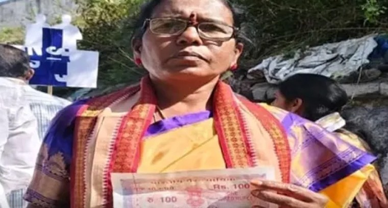 సర్పంచ్ అభ్యర్థి ఆకుల మణి వినూత్న హామీ.. ఆటో డ్రైవర్లు, హమాలీలకు ఆరోగ్య బీమా

