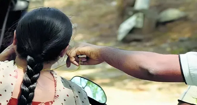 ఖమ్మం బైపాస్‌లో గొలుసు చోరీ డ్రామా.. ఆటో ప్రయాణంలో మహిళకు షాక్

