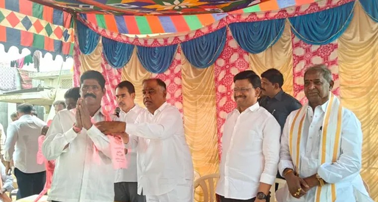 గుర్రాలపాడులో గులాబీ జోరు: కందాల సమక్షంలో భారీగా బీఆర్ఎస్ పార్టీలో చేరికలు

