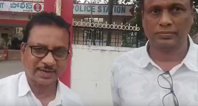 సహాయం చేయబోతే 'ఫోన్' ఫసక్: ఖమ్మంలో వినూత్న రీతిలో మొబైల్ చోరీ!

