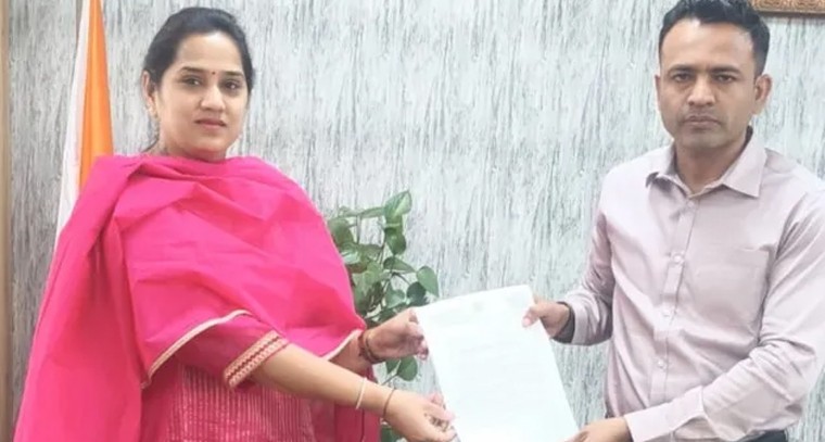 భారతి నగర్ ప్రజల ఏళ్ల నాటి కల..  బీటీ రోడ్డు నిర్మాణం కోసం జోనల్ కమిషనర్‌కు కార్పొరేటర్ వినతి

