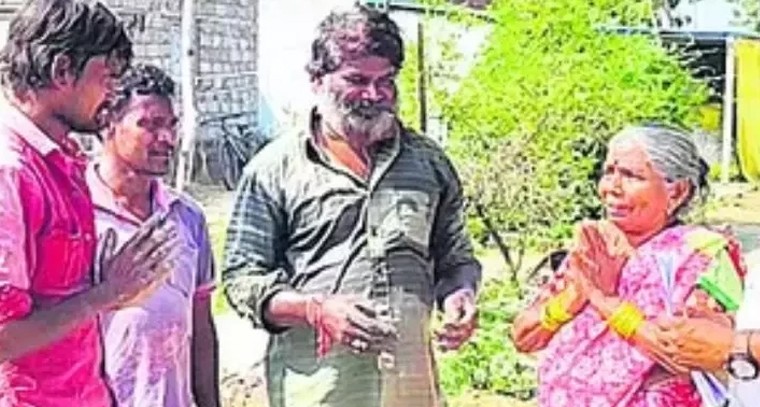 75 ఏళ్ల స్ఫూర్తి.. వృద్ధురాలు సర్పంచ్ పోటీలో ముందుంచుతున్న ఆదర్శం

