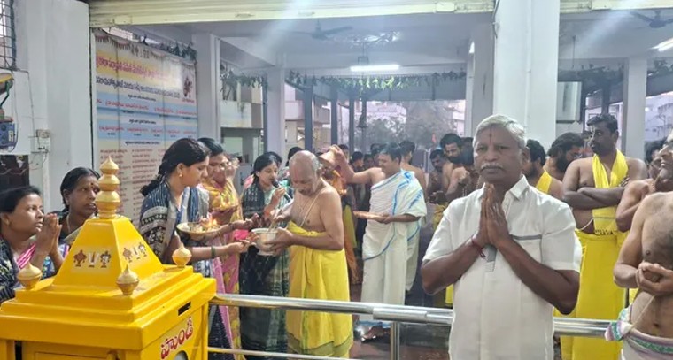 గజ్వేల్ శ్రీ లక్ష్మీ వేంకటేశ్వర స్వామి ఆలయంలో వైభవంగా ధనుర్మాస వేడుకలు - ముక్కోటి ఏకాదశికి భారీ ఏర్పాట్లు

