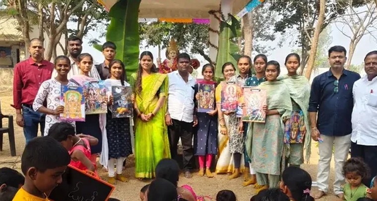 అక్షర దీవెన.. గుండంపల్లిలో విద్యార్థులకు అక్షరాభ్యాసం, విద్యా సామగ్రి పంపిణీ

