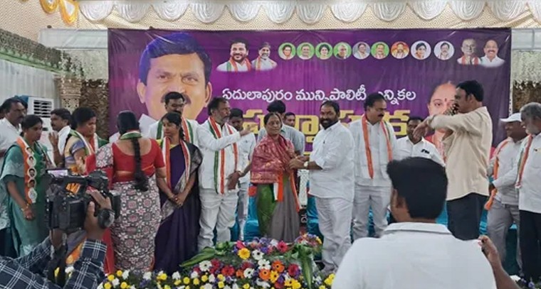 మున్సిపల్ ఎన్నికల్లో కాంగ్రెస్ జెండా ఎగురవేయడమే లక్ష్యం.. మంత్రి కొండా సురేఖతో కూసుమంచి నేతల భేటీ


