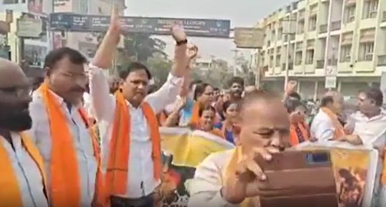 బంగ్లాదేశ్‌లో హిందువులపై దాడులను నిరసిస్తూ ఖమ్మంలో వీహెచ్‌పీ భారీ ఆందోళన

