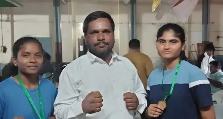 బాక్సింగ్ రింగ్‌లో ఖమ్మం సిరిమల్లె.. జాతీయ స్థాయి పోటీలకు ఎంపికైన వి. రూప!

