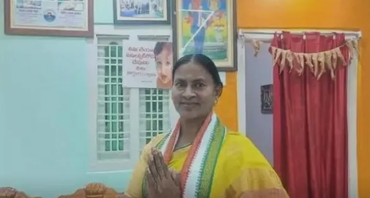 విద్యా నగర్ పంచాయతీలో సర్పంచ్ పోరులో IPS కుమార్తె తల్లి వజ్రమ్మ

