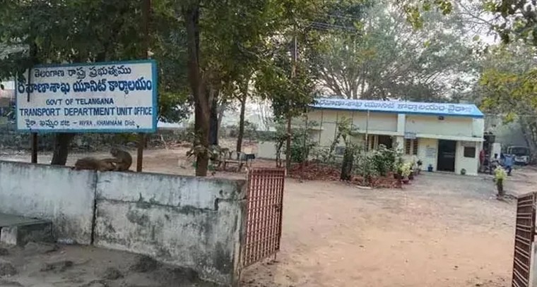 రవాణా శాఖ సర్వర్ డౌన్.. వాహనదారులకు గంటల వేచి

