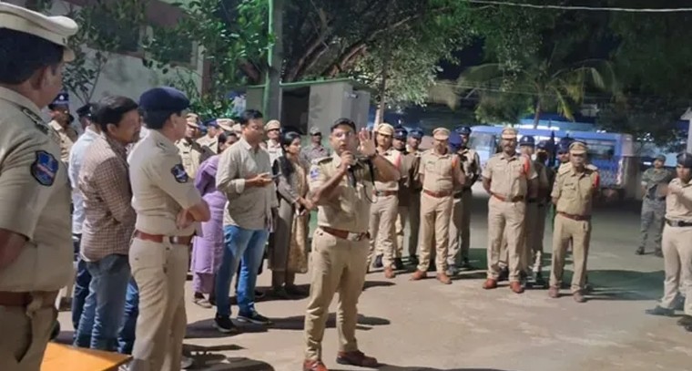 సంగారెడ్డి పంచాయతీ ఎన్నికలకు భారీ పోలీసు బందోబస్తు.. ఎస్పీ పరితోష్ పంకజ్ ఆదేశాలు

