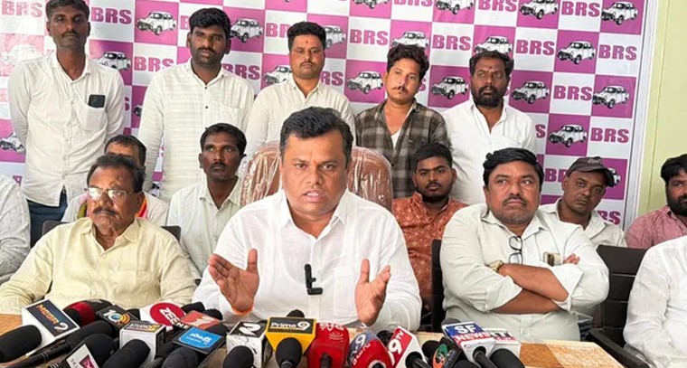 హరీష్ రావుపై విచారణ రాజకీయ కక్షసాధింపే: నారాయణఖేడ్ బీఆర్ఎస్ నాయకుల ధ్వజం

