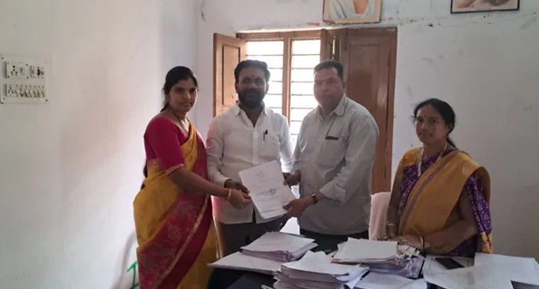 భారీ ట్విస్ట్.. కలివేముల సర్పంచ్ బరిలో భార్యా-భర్తల జోడీ!

