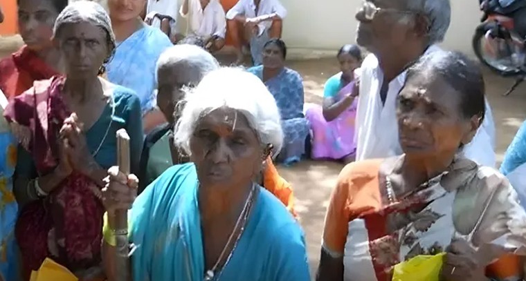 రూ.4 వేల పెన్షన్ ఇవ్వండి.. జహీరాబాద్ వృద్ధుల ఆందోళన!

