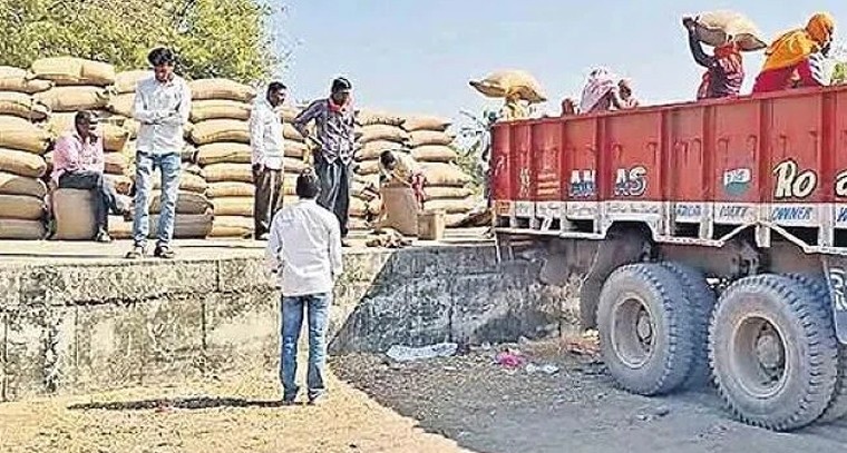 సోయా రైతులకు 'నాణ్యత' సెగ.. కొనుగోలు కేంద్రాల నుంచి వెనక్కి వస్తున్న బస్తాలు

