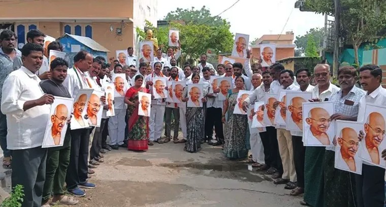 ఉపాధి హామీ చట్టం నిర్వీర్యంపై కాంగ్రెస్ ఆగ్రహం.. మధిరలో భారీ నిరసన ర్యాలీ

