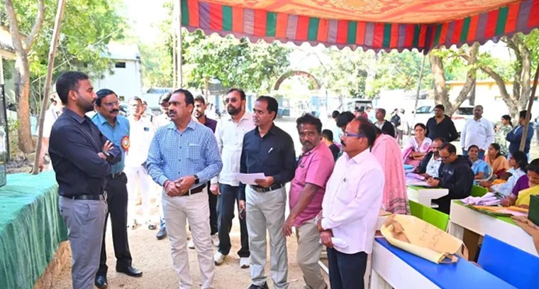 జగిత్యాల కలెక్టర్ సారంగాపూర్‌లో ఎన్నికల సన్నాహాల పరిశీలన

