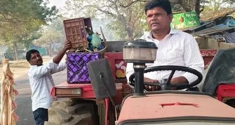 ప్రజాసేవలో ఆదర్శం.. ట్రాక్టర్ నడిపి స్వయంగా చెత్త సేకరించిన సర్పంచ్ నూనావత్ శ్రీను

