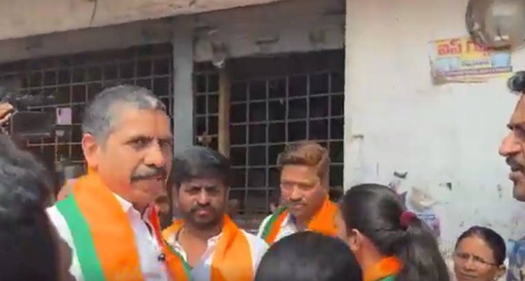 ఖమ్మం బొక్కలగడ్డలో వైన్స్ షాపులపై మహిళల ఆందోళన.. బీజేపీ మద్దతు!

