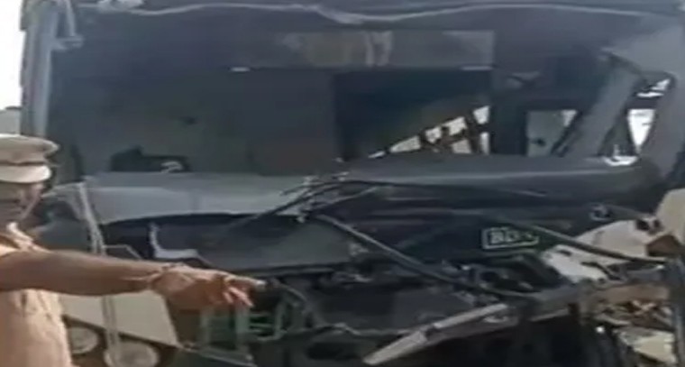 ఖమ్మం-వరంగల్ రహదారిపై ఘోర ప్రమాదం: ఆగి ఉన్న లారీని ఢీకొట్టిన ఆర్టీసీ బస్సు - ఒకరు మృతి

