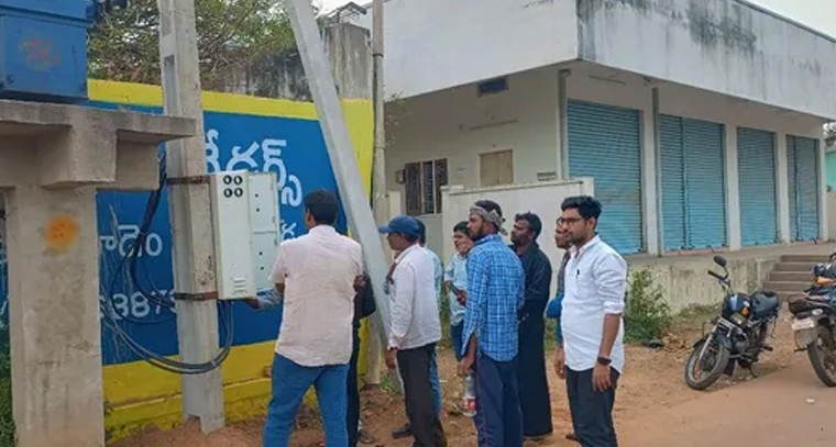 మల్లారం రోడ్‌లో విద్యుత్ వెలుగుల విజయోత్సవం.. కొత్త ట్రాన్స్ఫార్మర్‌తో మార్పు రంగులు!

