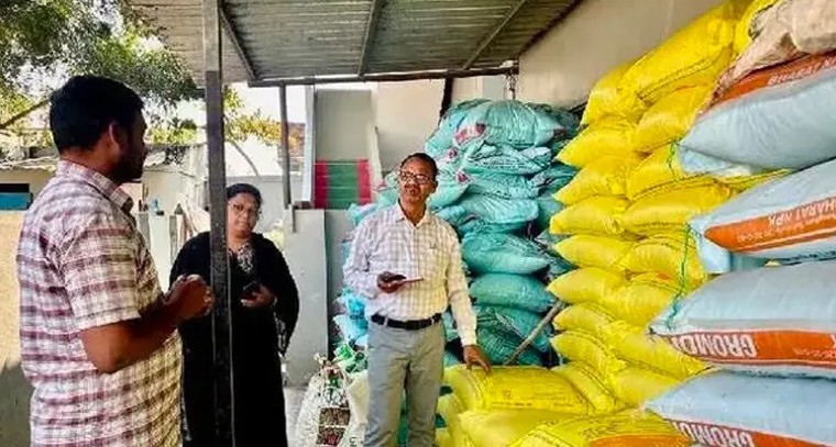 రైతుల హితం కోసం ఎరువుల షాపులపై ఆకస్మిక తనిఖీలు!

