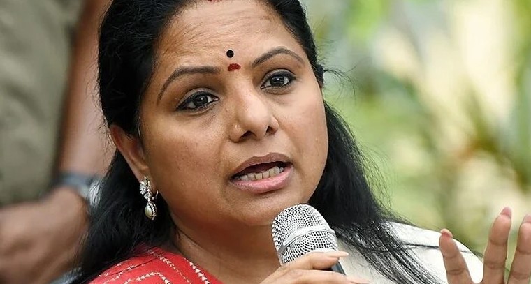 రేవంత్ రెడ్డి వ్యాఖ్యలపై నిప్పులు చెరిగిన కవిత.. అసెంబ్లీకి కేసీఆర్ రావాలంటూ కీలక పిలుపు!

