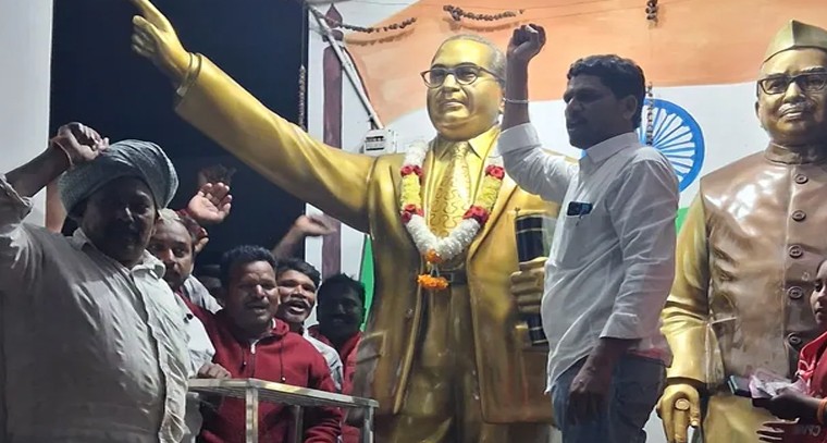 సింగరాయపాలెంలో అంబేద్కర్ వర్ధంతి ఘనంగా జరిగిన సందర్భంగా CPM అభ్యర్థి నివాళులు

