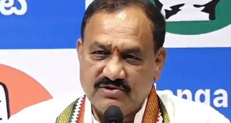 ఫోన్ ట్యాపింగ్ కేసులో కేసీఆర్‌కు నోటీసులు: రాజకీయ కక్షసాధింపు కాదు, చట్టం తన పని తాను చేస్తుంది - పీసీసీ చీఫ్ మహేశ్‌గౌడ్

