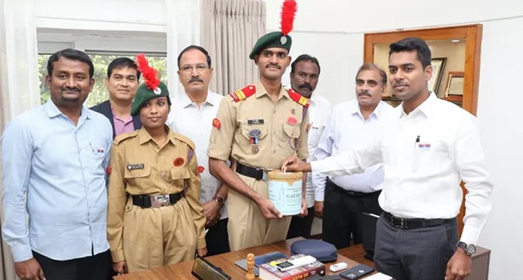 సైనిక త్యాగాలకు సలాం.. ఖమ్మం కలెక్టర్ ప్రజల సహకారం కోరాడు

