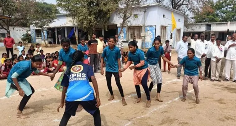 గట్టుప్పలలో ఘనంగా 'సీఎం కప్' క్రీడల ప్రారంభం.. ప్రతిభ చాటాలని అధికారుల పిలుపు

