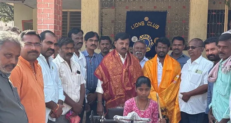 దివ్యాంగ విద్యార్థినికి అండగా లయన్స్ క్లబ్.. ట్రై సైకిల్‌ను పంపిణీ చేసిన ఎమ్మెల్యే డాక్టర్ సంజీవరెడ్డి

