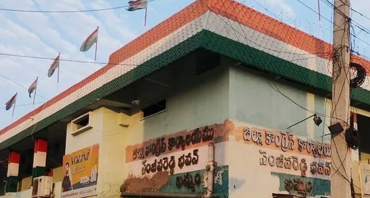 ఖమ్మం కాంగ్రెస్‌లో సెగలు పుట్టిస్తున్న 'వలసలు': విధేయులు వర్సెస్ వలస నేతలు!

