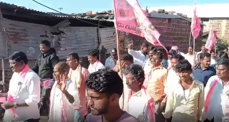 హులాగేరా గ్రామంలో BRS ర్యాలీ.. మలికేరి బాబుల్ సర్పంచ్ అవతరణ పట్టవలసిన అవసరం

